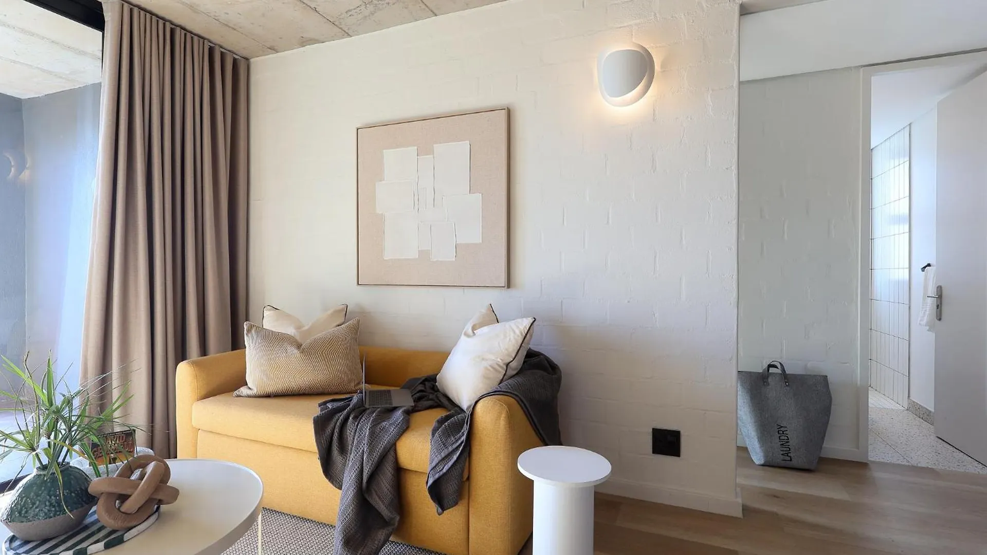 Three43 On B - Fluent Serviced Apartments Le Cap