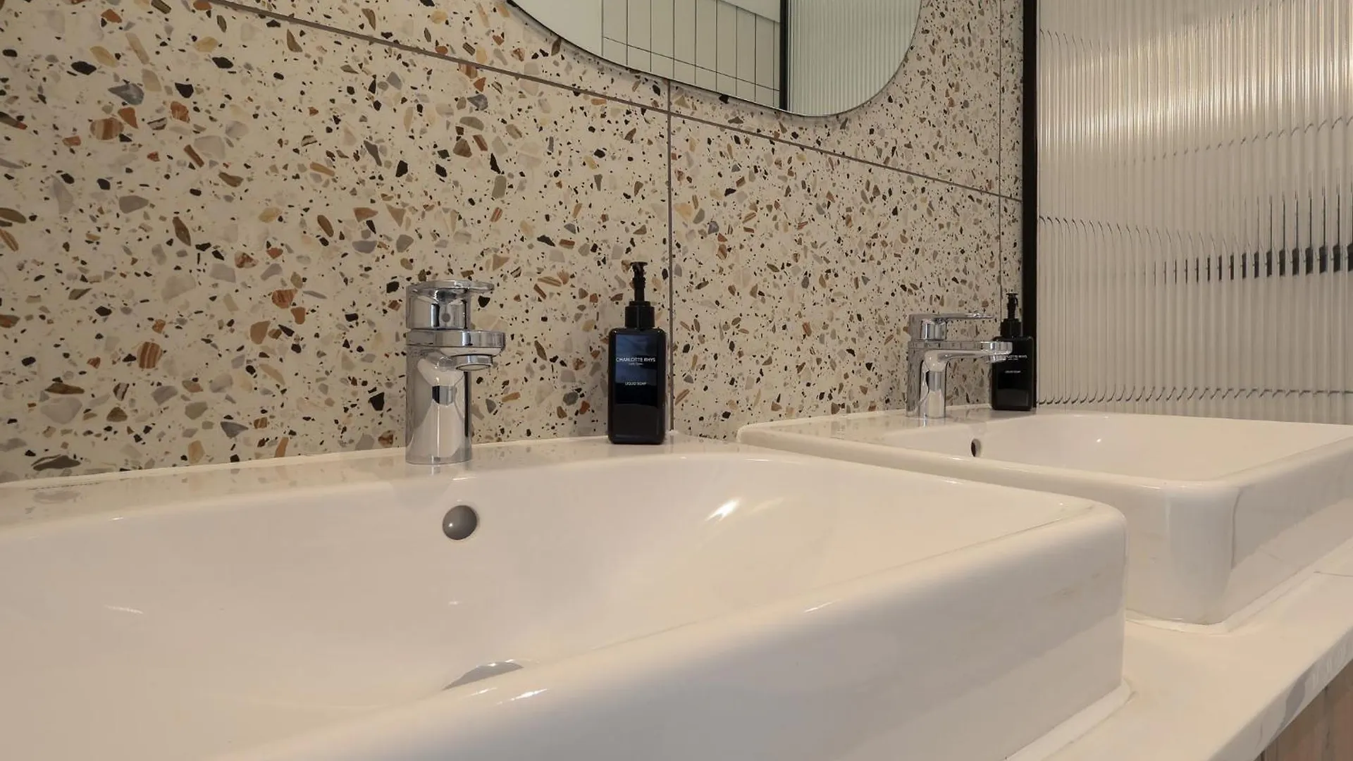 Three43 On B - Fluent Serviced Apartments Le Cap