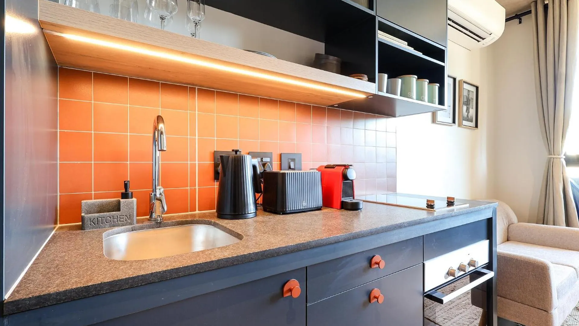 Three43 On B - Fluent Serviced Apartments Cape Town 0*,